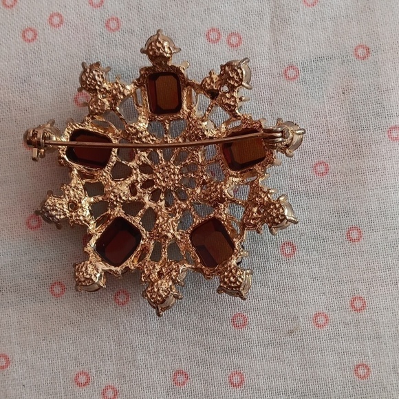 Gold Tone Brown Rhinestone Flower Brooch - Picture 2 of 4